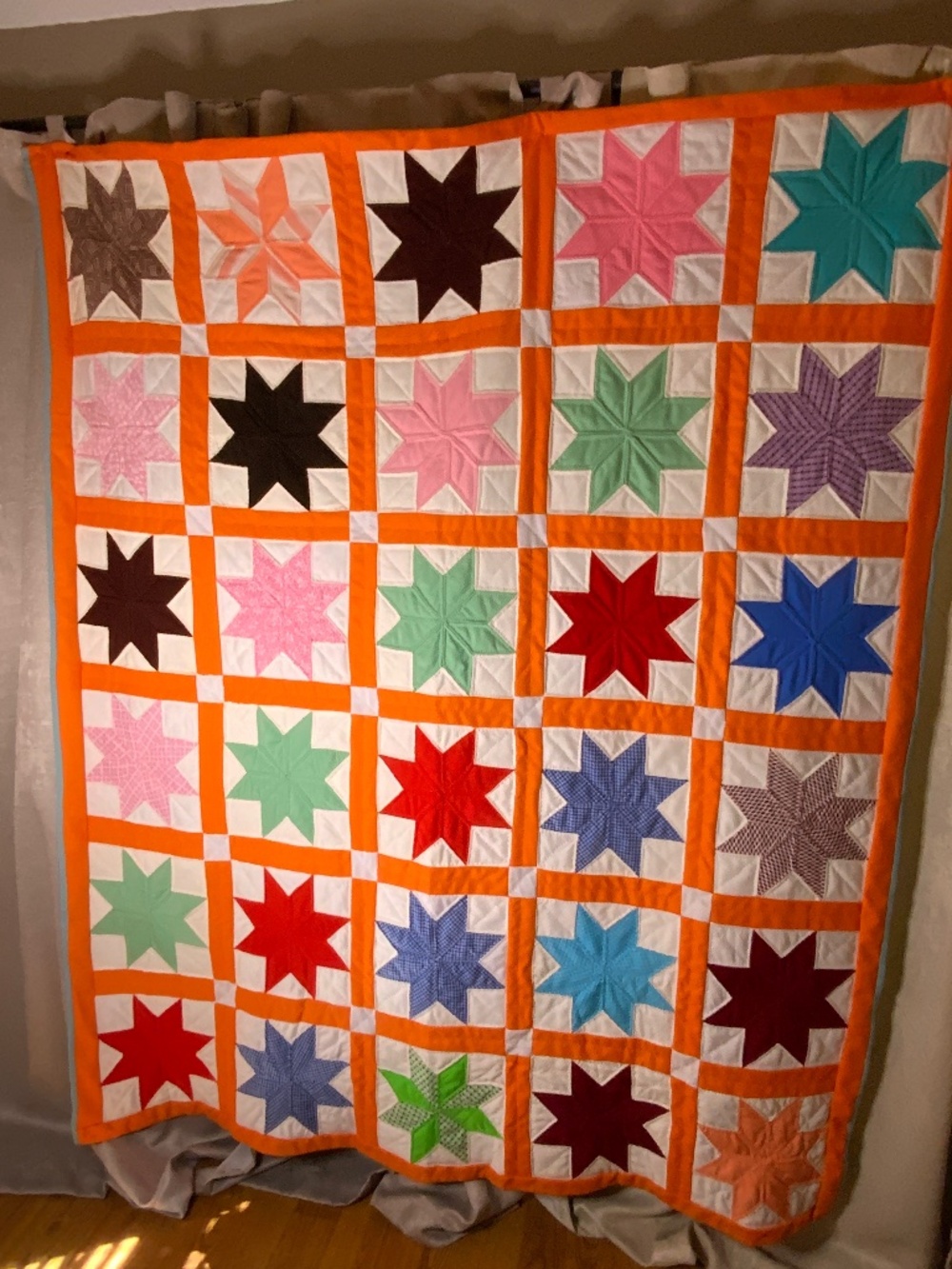 Star-Pattern Quilt - Picture 1 of 7